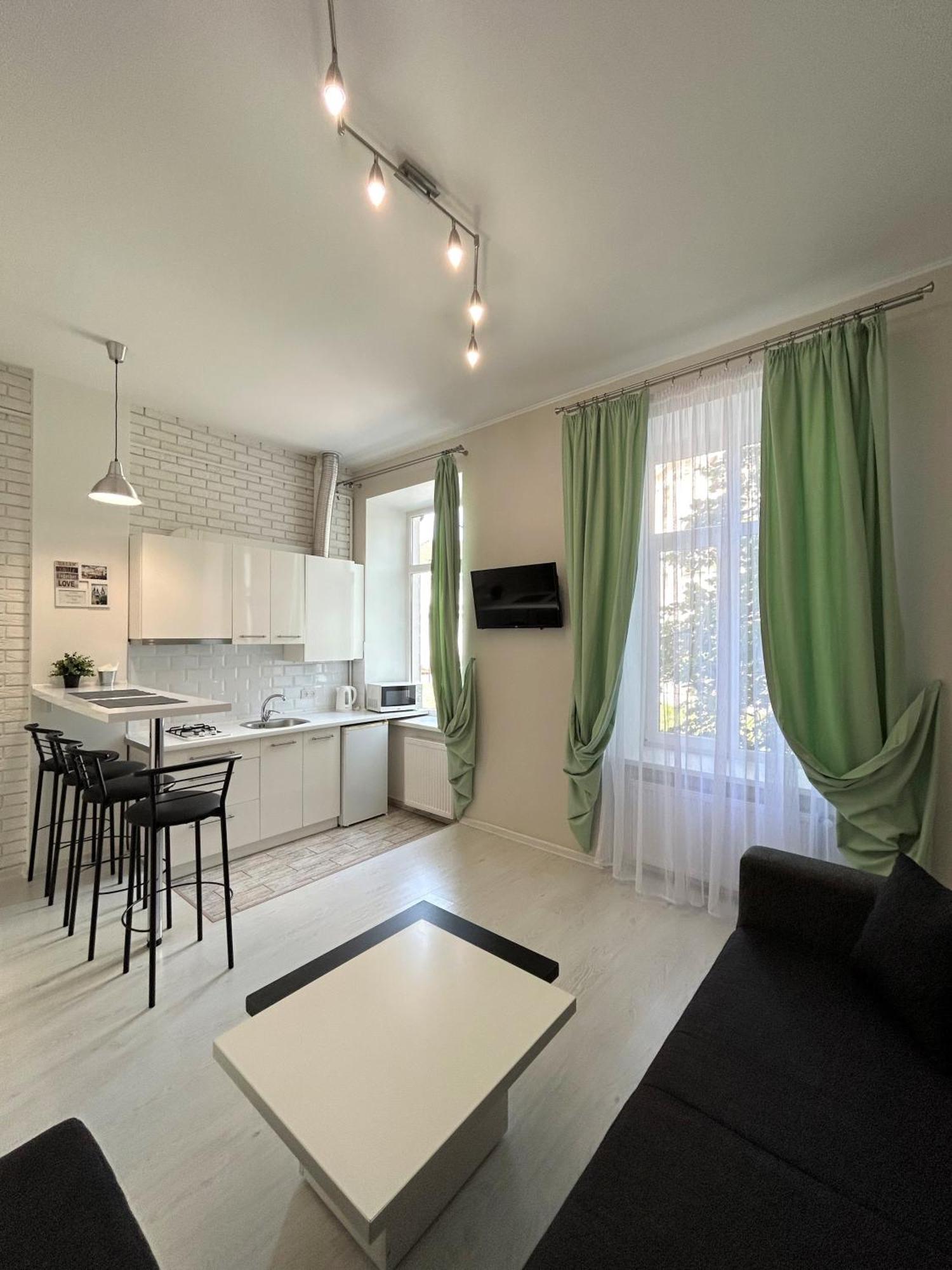 Modern Apartment In Old City Center Львов Экстерьер фото