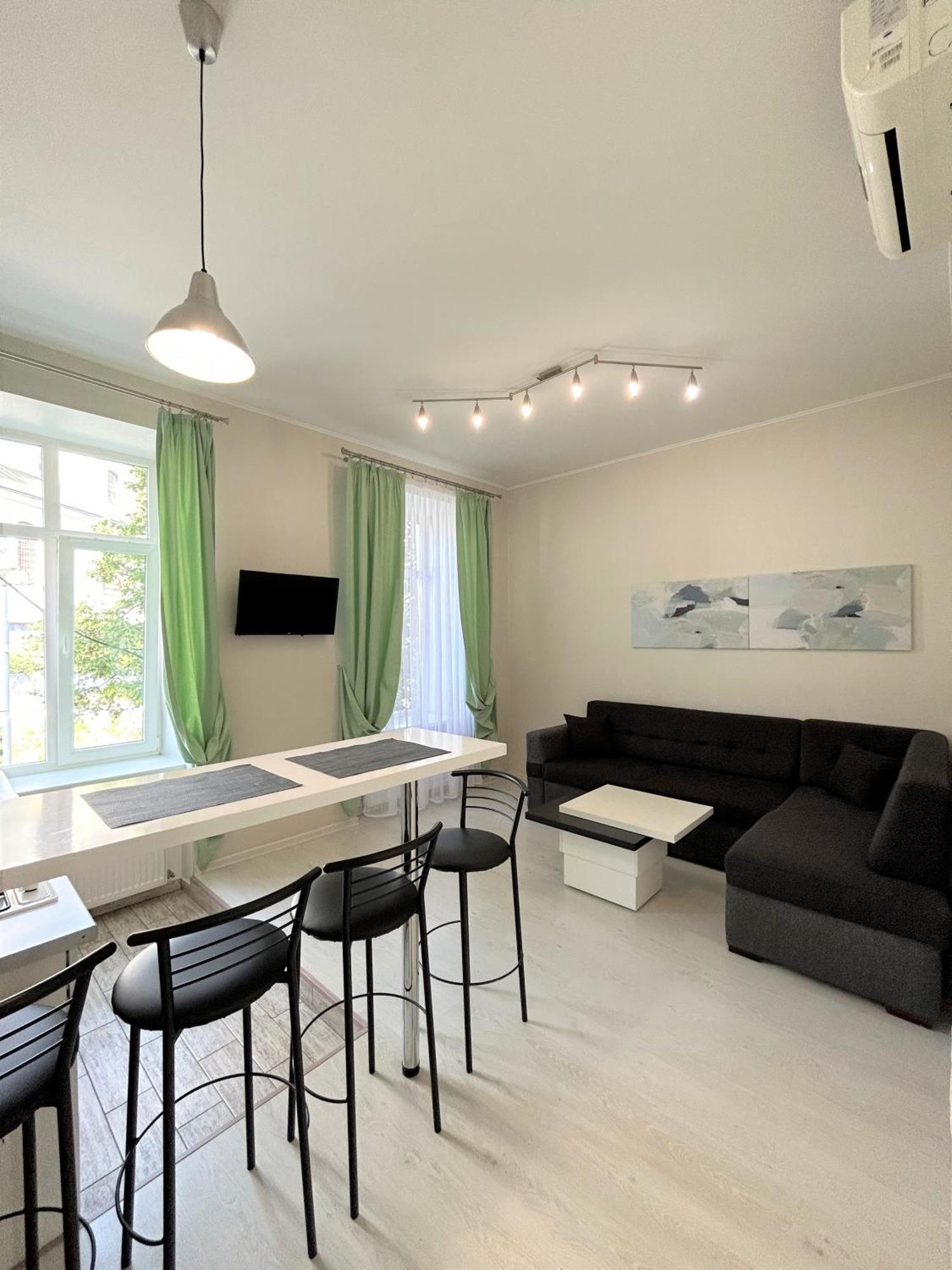 Modern Apartment In Old City Center Львов Экстерьер фото