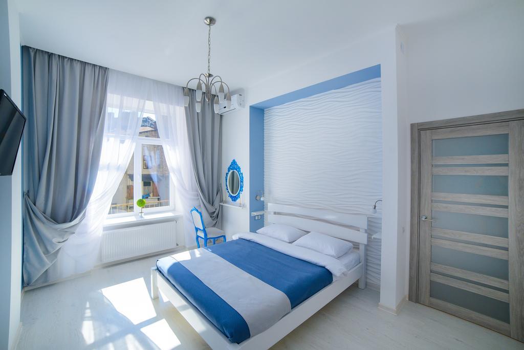 Modern Apartment In Old City Center Львов Экстерьер фото