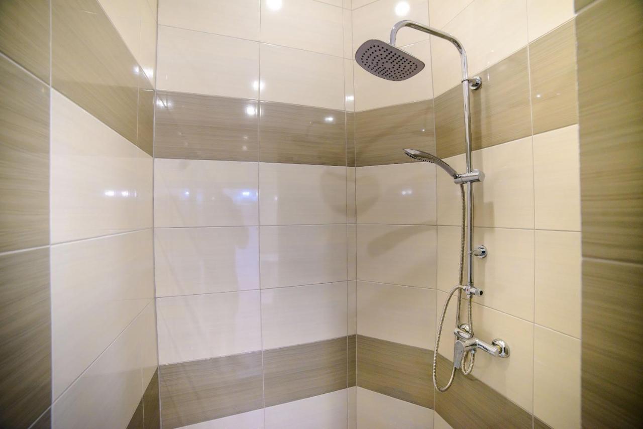 Modern Apartment In Old City Center Львов Экстерьер фото